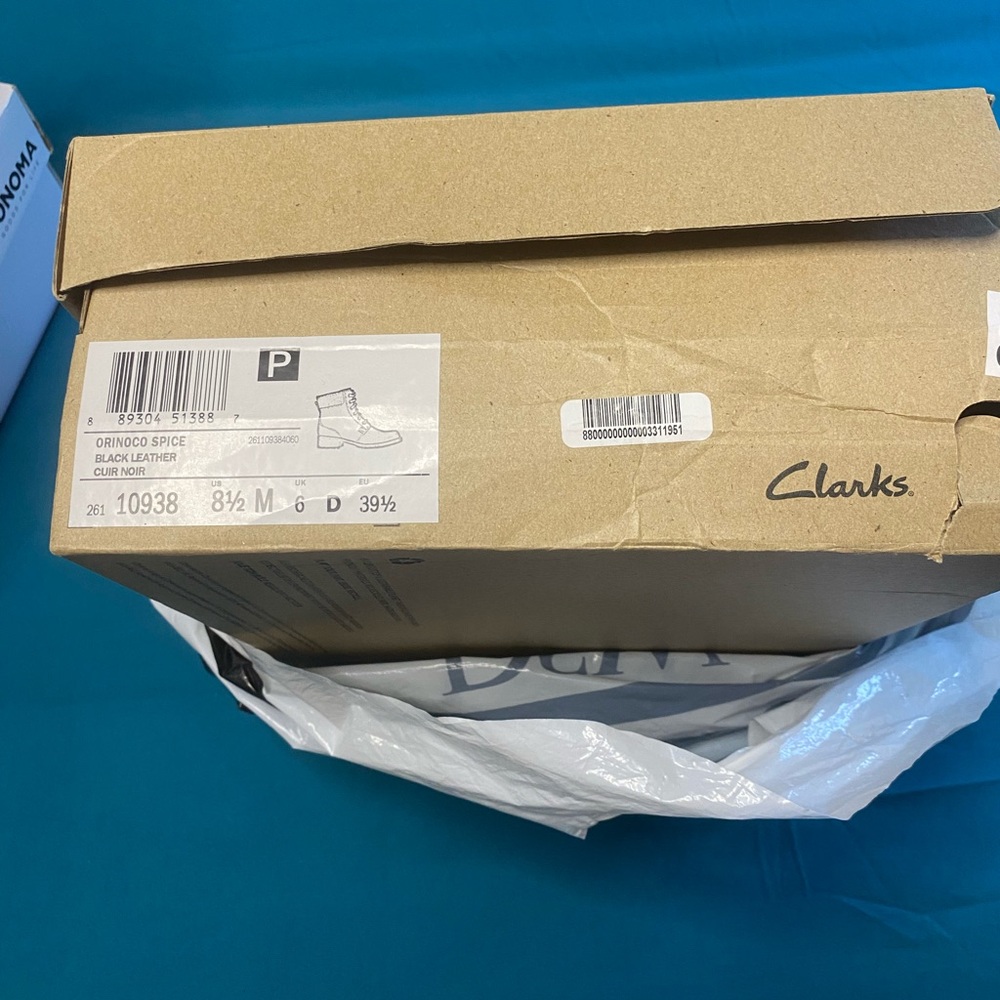 Clark women black leather lace up combat boots 8.5